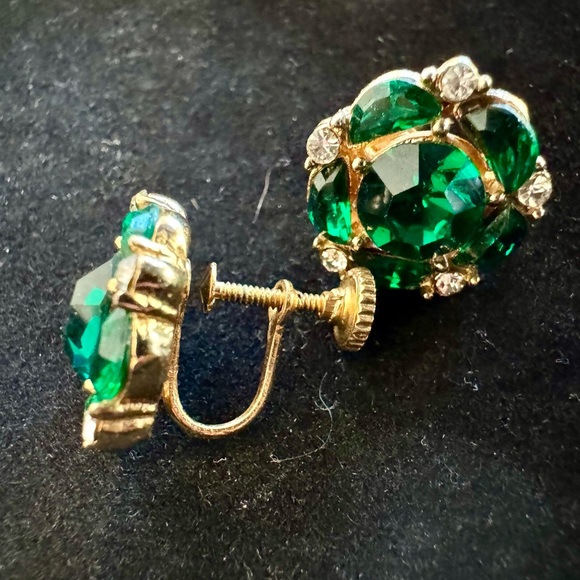 Vintage Green and Clear Rhinestone Earrings, Vintage Christmas Clip on Earrings - Picture 3 of 4